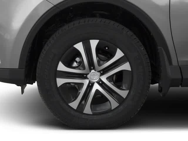 Used 2018 Toyota RAV4 LE FWD image 14