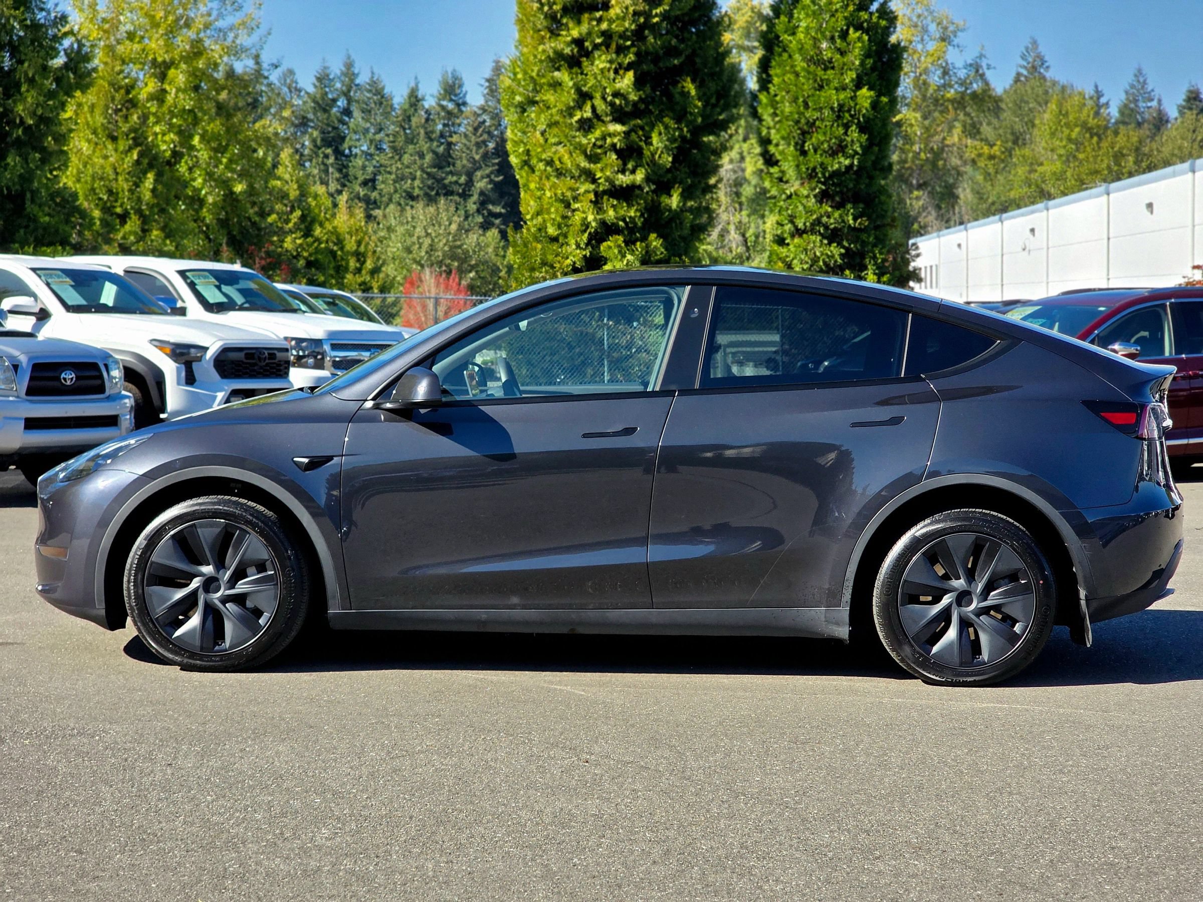 Used 2024 Tesla Model Y Long Range AWD/4WD image 9