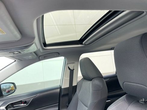 Used 2021 Toyota RAV4 XLE image 27