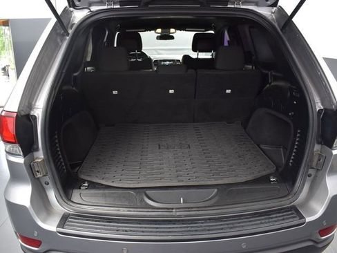 Used 2020 Jeep Grand Cherokee Laredo image 23