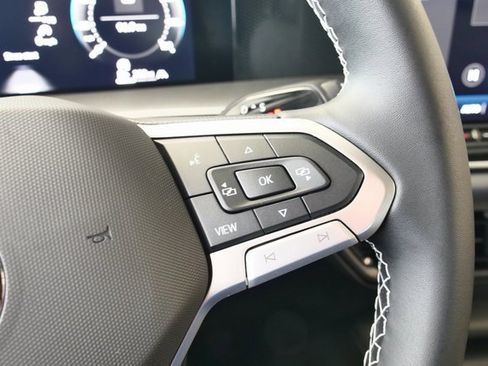 New 2026 Volkswagen Tiguan SE image 23