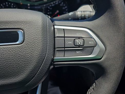 New 2025 Jeep Compass Latitude image 25