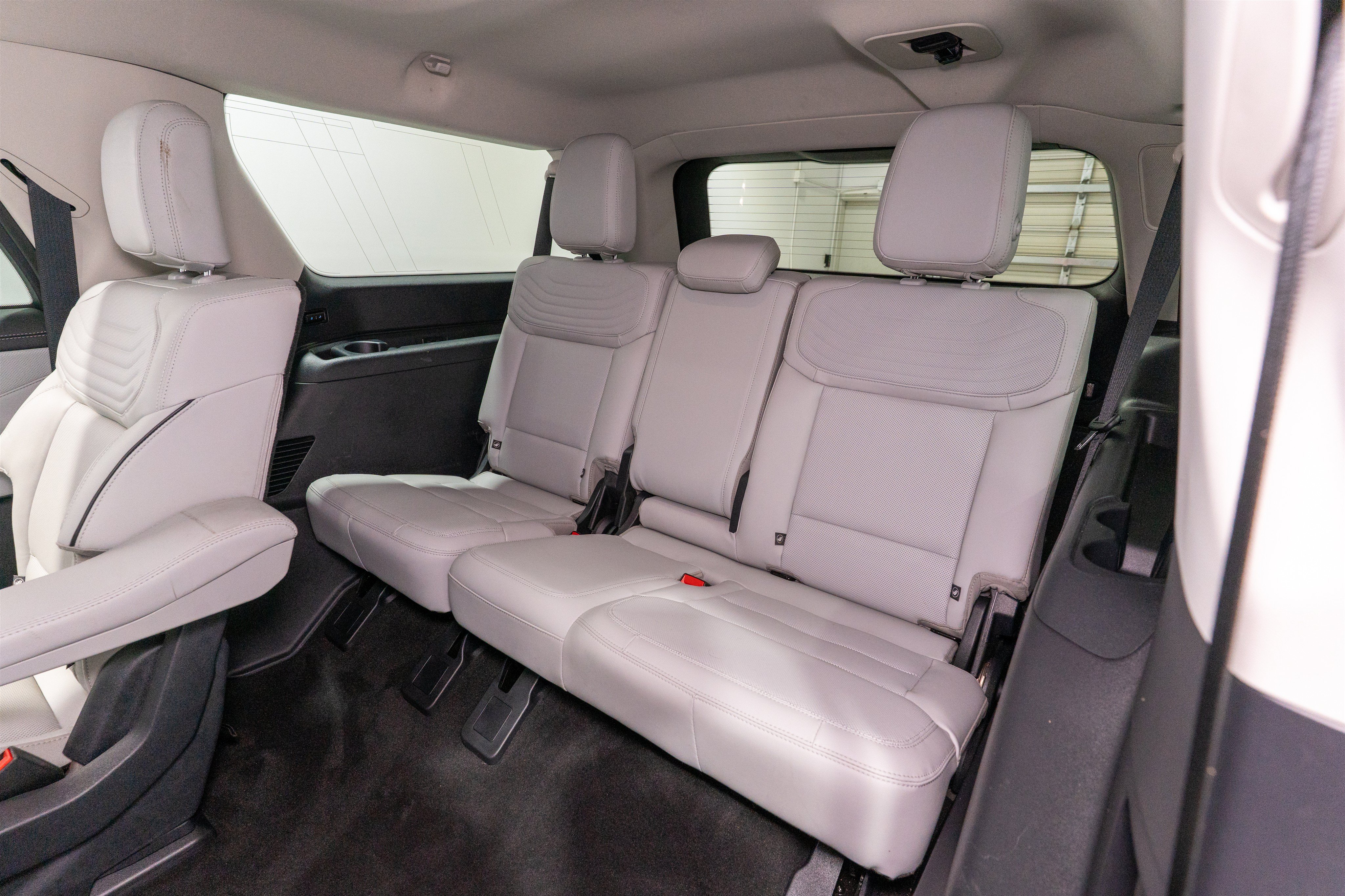 Used 2025 Ford Expedition Max Platinum w/ Platinum Ultimate Package AWD/4WD image 31