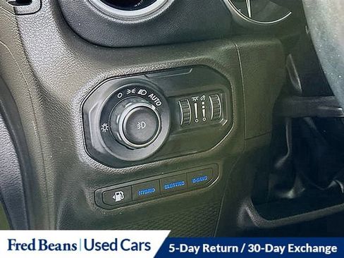 Used 2022 Jeep Wrangler Unlimited Sahara w/ Cold Weather Group image 19