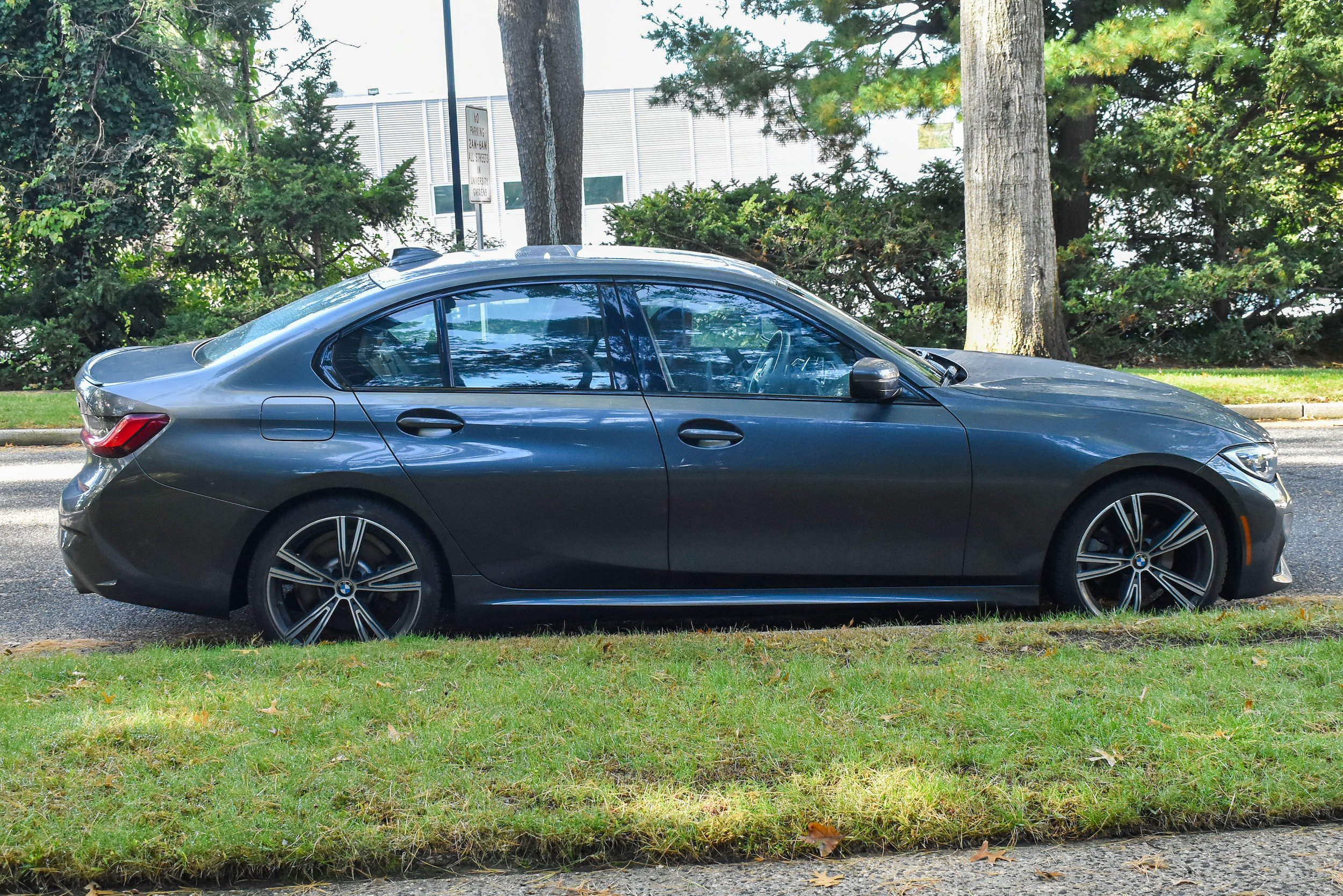 Used 2022 BMW 330i Sedan w/ M Sport Package RWD image 11
