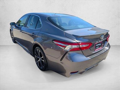 Used 2018 Toyota Camry SE FWD image 8