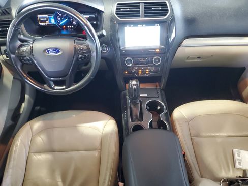 Used 2018 Ford Explorer XLT w/ Equipment Group 202A FWD image 11