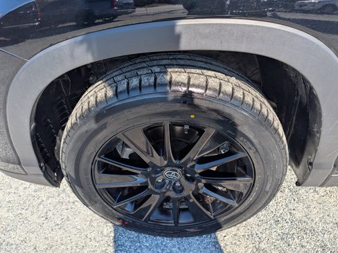 Used 2019 Toyota Highlander SE image 12