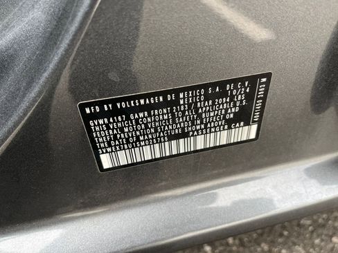 Used 2025 Volkswagen Jetta SE image 27