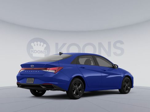Used 2023 Hyundai Elantra SEL w/ Convenience Package FWD image 4