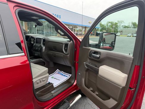 Used 2020 Chevrolet Silverado 1500 LTZ w/ LTZ Premium Package AWD/4WD image 10