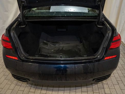 Used 2019 BMW 740i w/ M Sport Package image 5