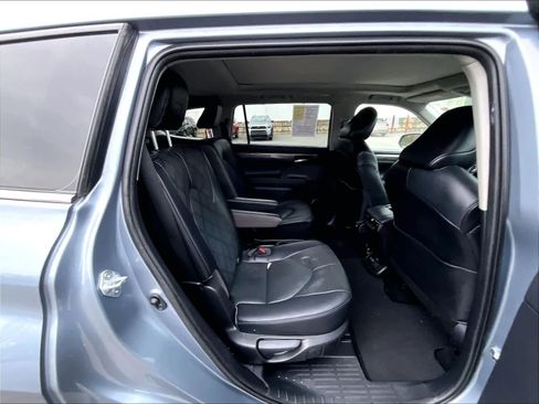Used 2022 Toyota Highlander Platinum image 16