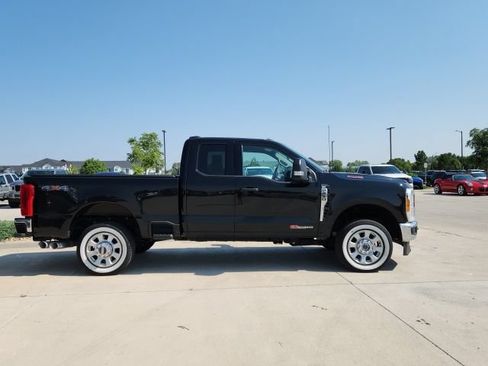 Used 2023 Ford F250 XLT AWD/4WD image 2