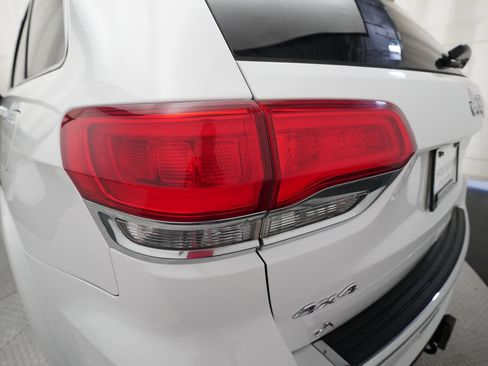 Used 2018 Jeep Grand Cherokee Overland AWD/4WD image 33