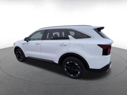 Used 2024 Kia Sorento S image 10