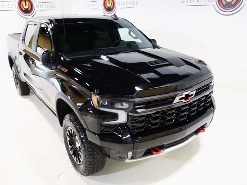 Used 2022 Chevrolet Silverado 1500 ZR2 w/ Technology Package image 25