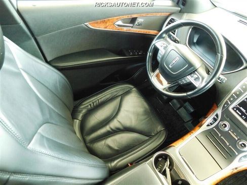 Used 2019 Lincoln Nautilus Select image 10