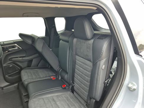 New 2026 Mitsubishi Outlander SE image 27