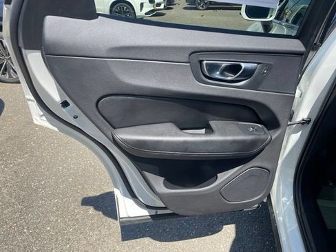 Used 2022 Volvo XC60 B5 Momentum w/ Climate Package AWD/4WD image 14