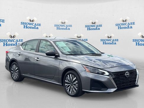 Used 2024 Nissan Altima 2.5 SV image 10