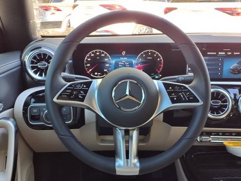 Used 2025 Mercedes-Benz CLA 250 image 11