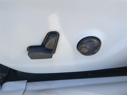 Used 2021 Jeep Cherokee Latitude Lux w/ Comfort/Convenience Group image 23