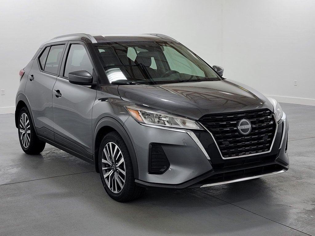 Used 2023 Nissan Kicks SV FWD image 2