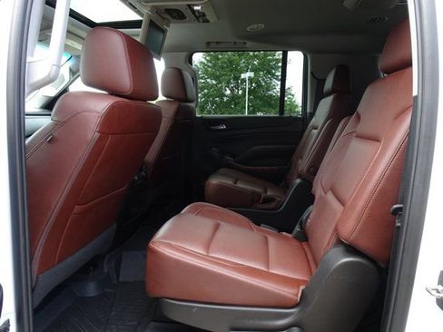 Used 2019 Chevrolet Suburban Premier w/ Premier Plus Edition AWD/4WD image 16