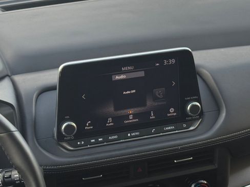 Used 2025 Nissan Rogue SV image 17