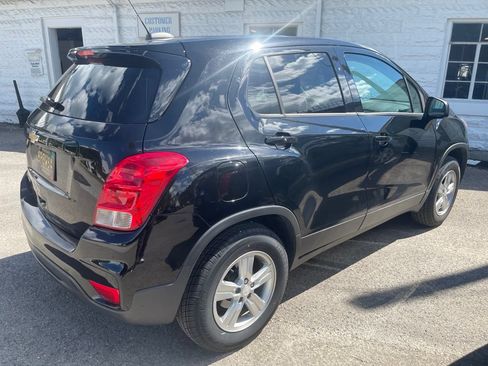 Used 2019 Chevrolet Trax LS w/ Tint and Cruise Package AWD/4WD image 4