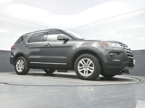 Used 2019 Ford Explorer XLT w/ Equipment Group 202A AWD/4WD image 35