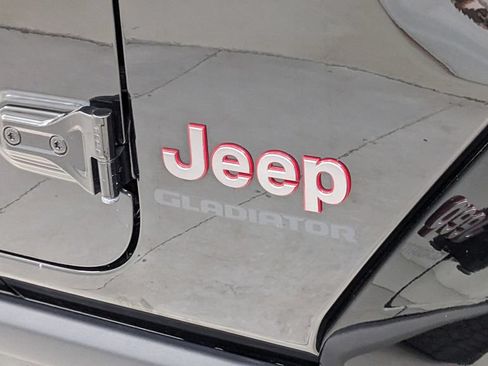 Used 2022 Jeep Gladiator Rubicon w/ Trailer Tow Package AWD/4WD image 39