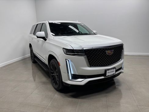 Used 2022 Cadillac Escalade Premium Luxury AWD/4WD image 4