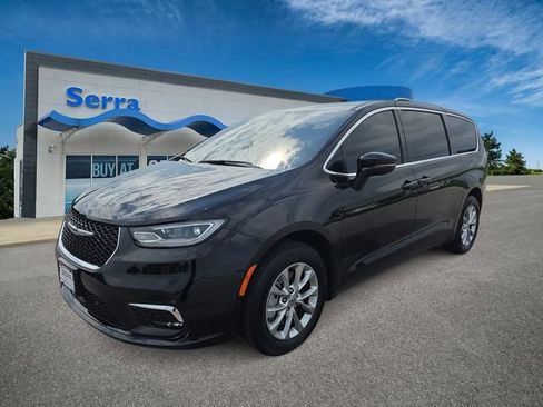 Used 2024 Chrysler Pacifica Touring-L AWD/4WD image 1