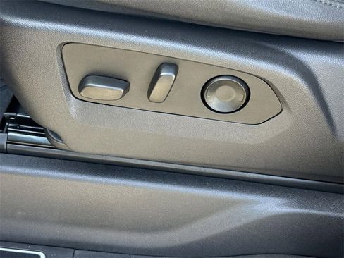 Used 2023 Chevrolet Silverado 1500 ZR2 image 34