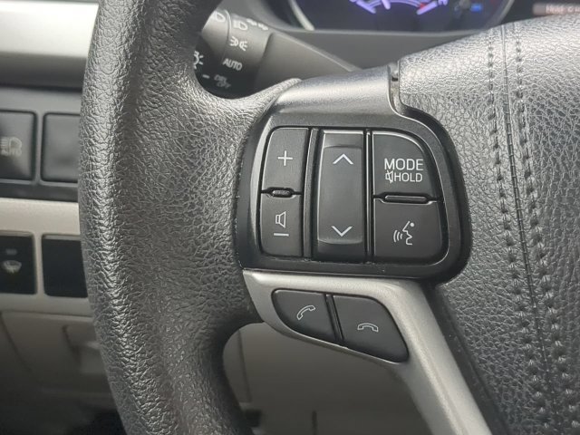 Used 2019 Toyota Highlander LE FWD image 28