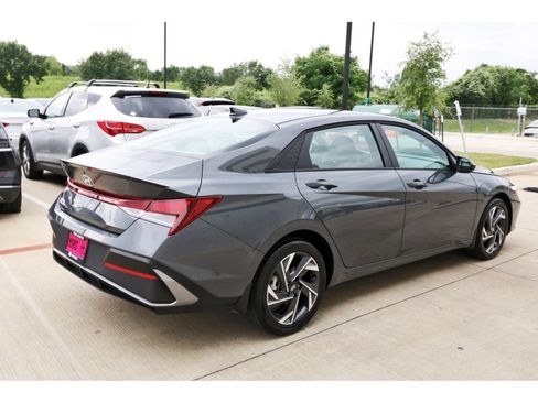 Certified 2025 Hyundai Elantra Sport FWD image 9