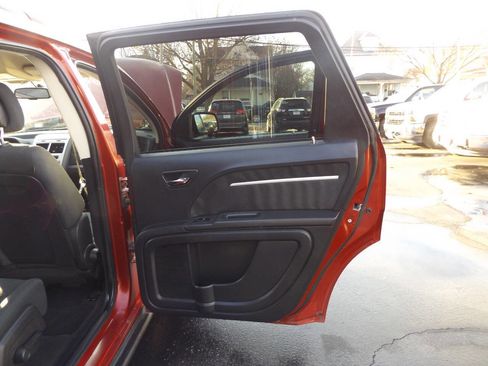 Used 2010 Dodge Journey SXT w/ Flexible Seating Group image 26