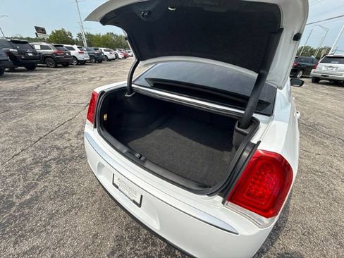 Used 2019 Chrysler 300 Touring w/ Chrome Appearance Package RWD image 15