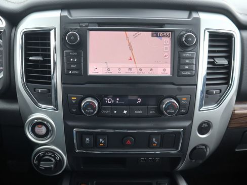 Used 2019 Nissan Titan SL image 15