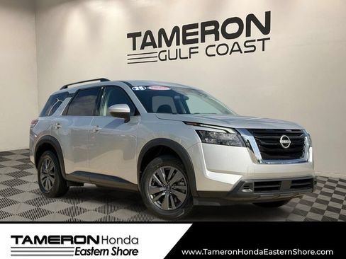 Used 2025 Nissan Pathfinder SV FWD image 1