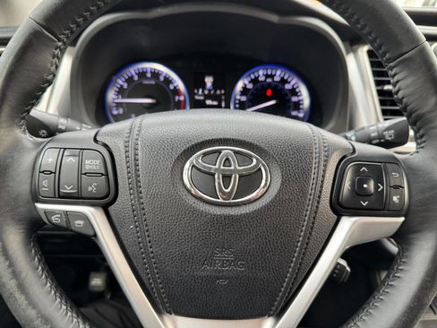 Used 2015 Toyota Highlander XLE image 17