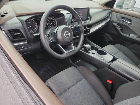 Used 2023 Nissan Rogue SV image 6