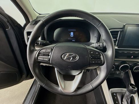 Used 2024 Hyundai Venue SEL image 11