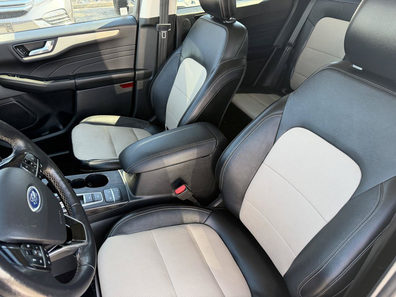 Used 2021 Ford Escape Titanium w/ Titanium Elite Package AWD/4WD image 9
