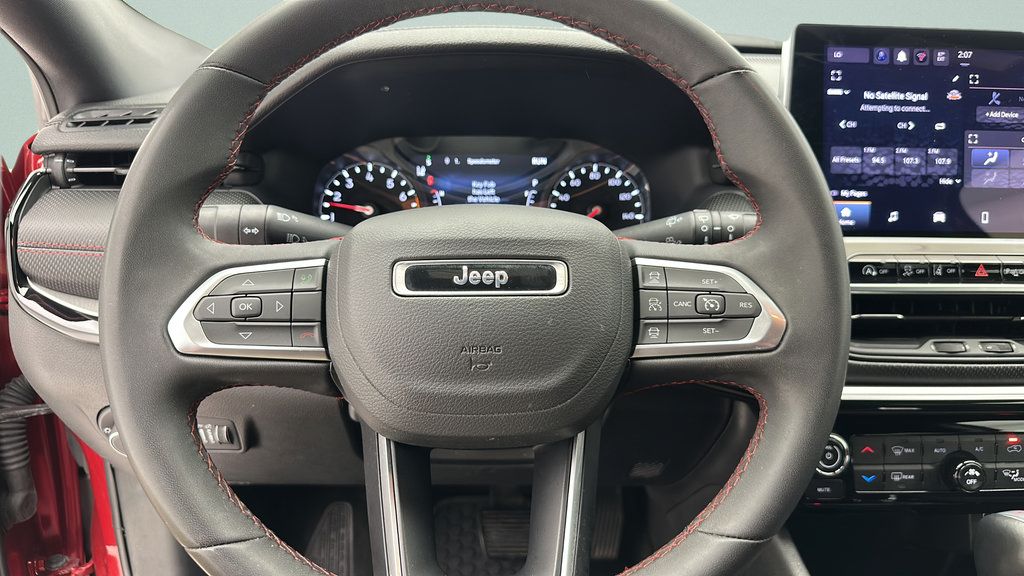 Used 2025 Jeep Compass Trailhawk AWD/4WD image 16