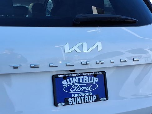 Used 2022 Kia Telluride EX image 29