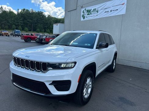 Used 2023 Jeep Grand Cherokee Laredo AWD/4WD image 1