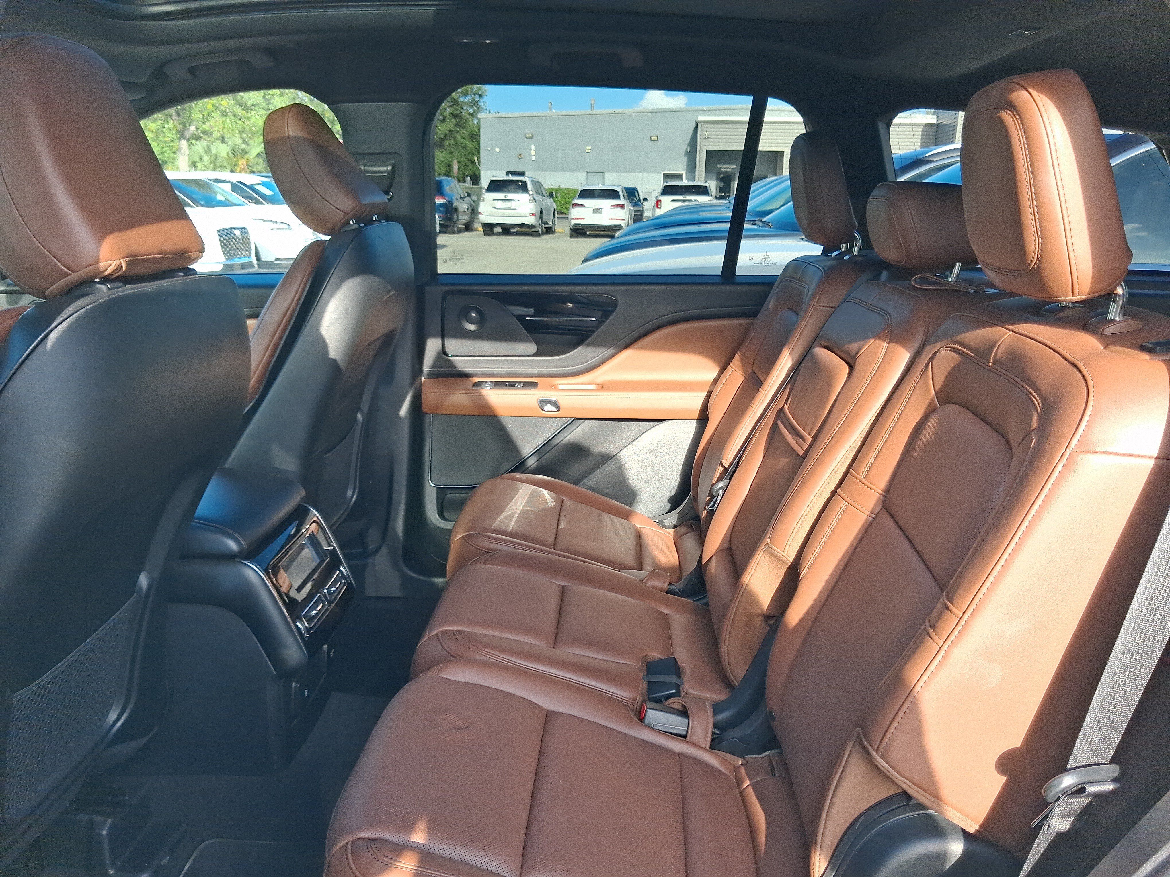 Certified 2023 Lincoln Aviator Reserve w/ Jet Package RWD image 6